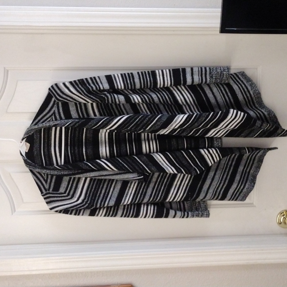 Faded Glory black and white coverup, size M (8-10)